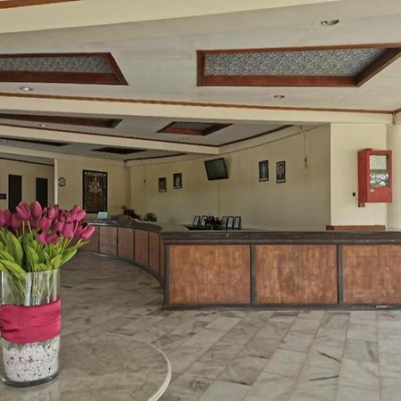 Oyo 89972 Borneo Paradise Beach Hotel コタキナバル エクステリア 写真