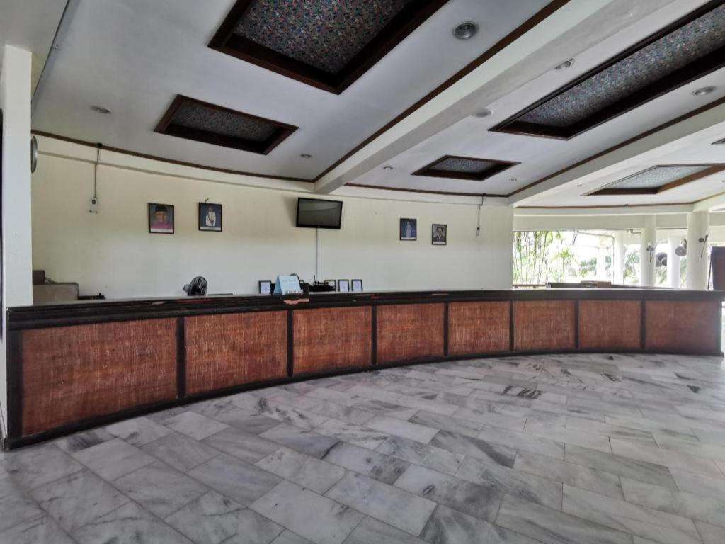 Oyo 89972 Borneo Paradise Beach Hotel コタキナバル エクステリア 写真