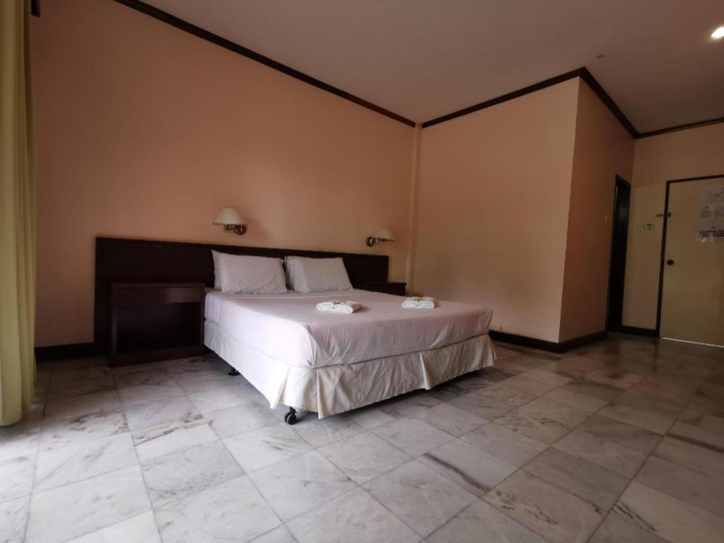 Oyo 89972 Borneo Paradise Beach Hotel コタキナバル エクステリア 写真