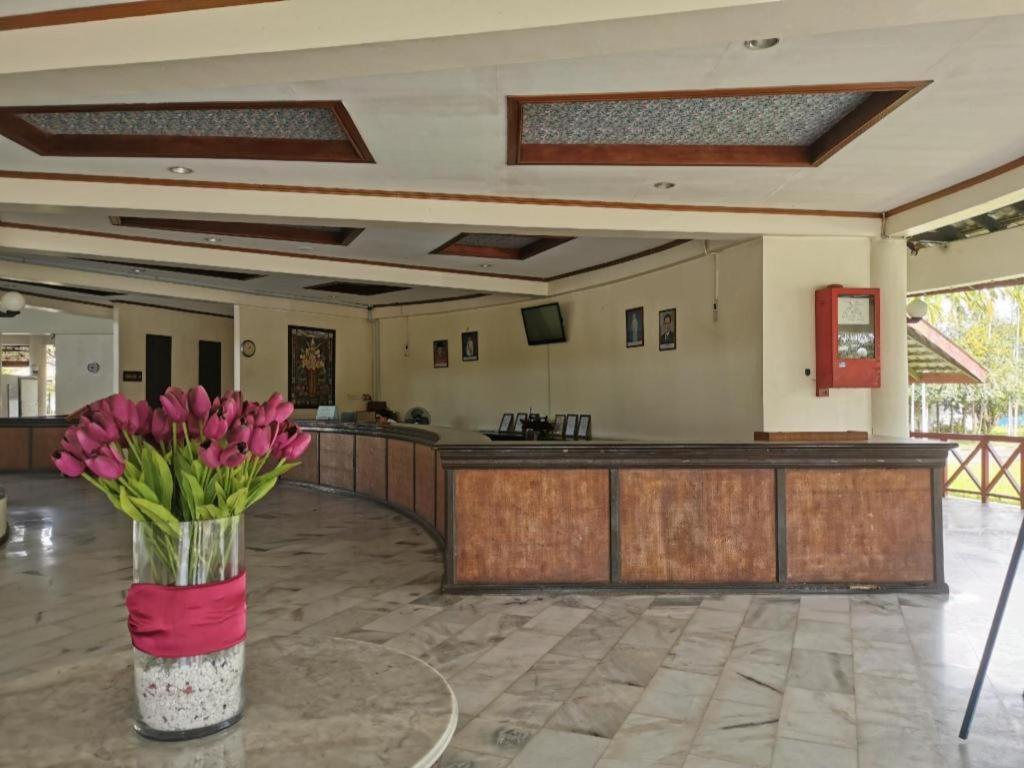 Oyo 89972 Borneo Paradise Beach Hotel コタキナバル エクステリア 写真