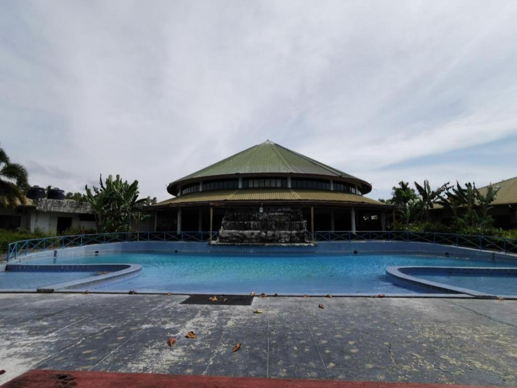 Oyo 89972 Borneo Paradise Beach Hotel コタキナバル エクステリア 写真