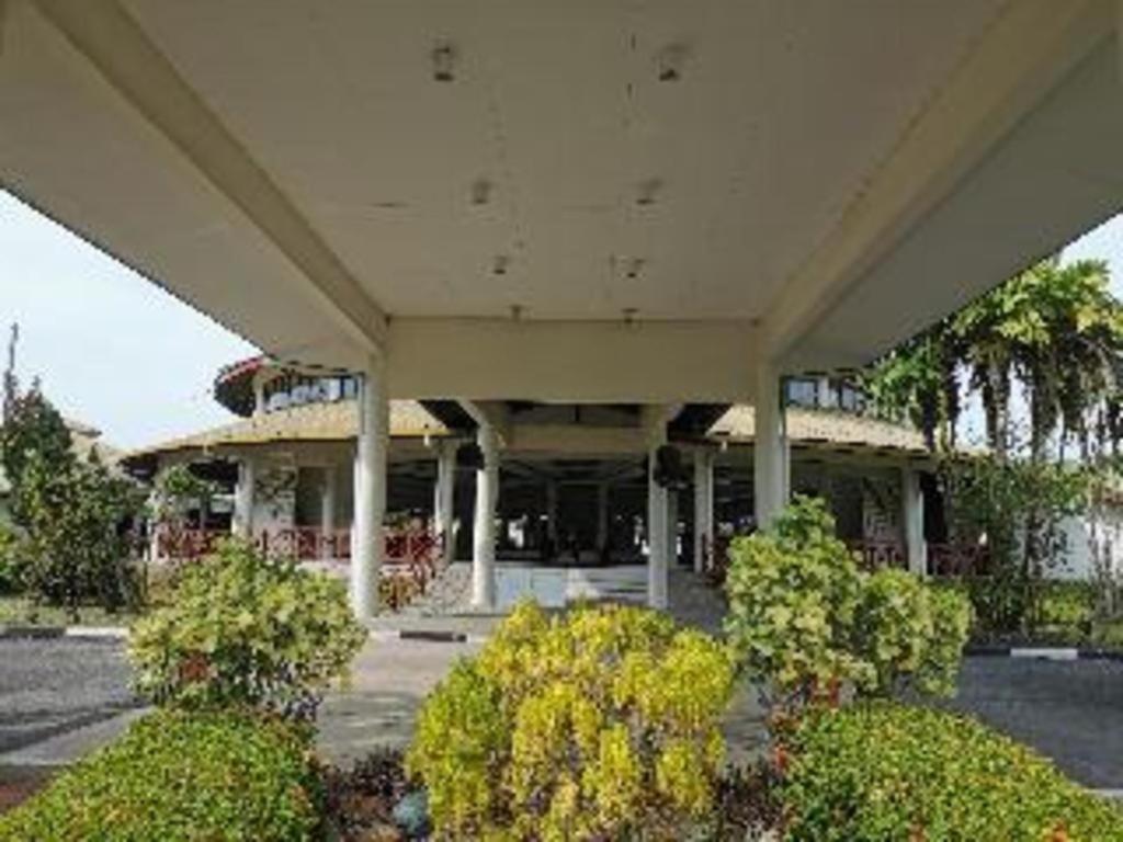 Oyo 89972 Borneo Paradise Beach Hotel コタキナバル エクステリア 写真