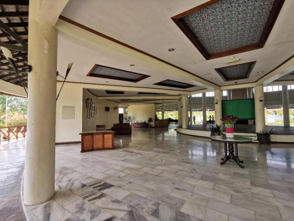Oyo 89972 Borneo Paradise Beach Hotel コタキナバル エクステリア 写真