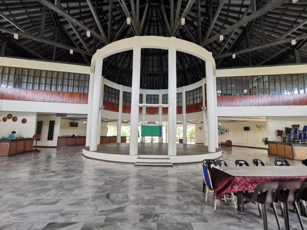 Oyo 89972 Borneo Paradise Beach Hotel コタキナバル エクステリア 写真