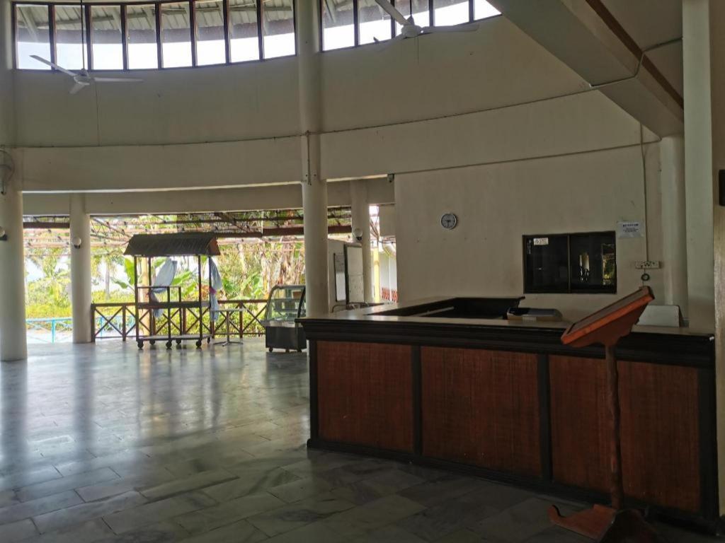 Oyo 89972 Borneo Paradise Beach Hotel コタキナバル エクステリア 写真
