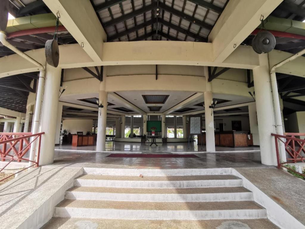 Oyo 89972 Borneo Paradise Beach Hotel コタキナバル エクステリア 写真