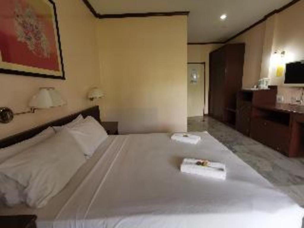 Oyo 89972 Borneo Paradise Beach Hotel コタキナバル エクステリア 写真