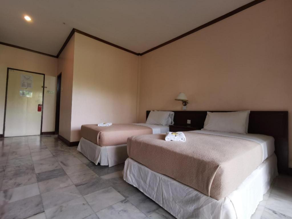 Oyo 89972 Borneo Paradise Beach Hotel コタキナバル エクステリア 写真