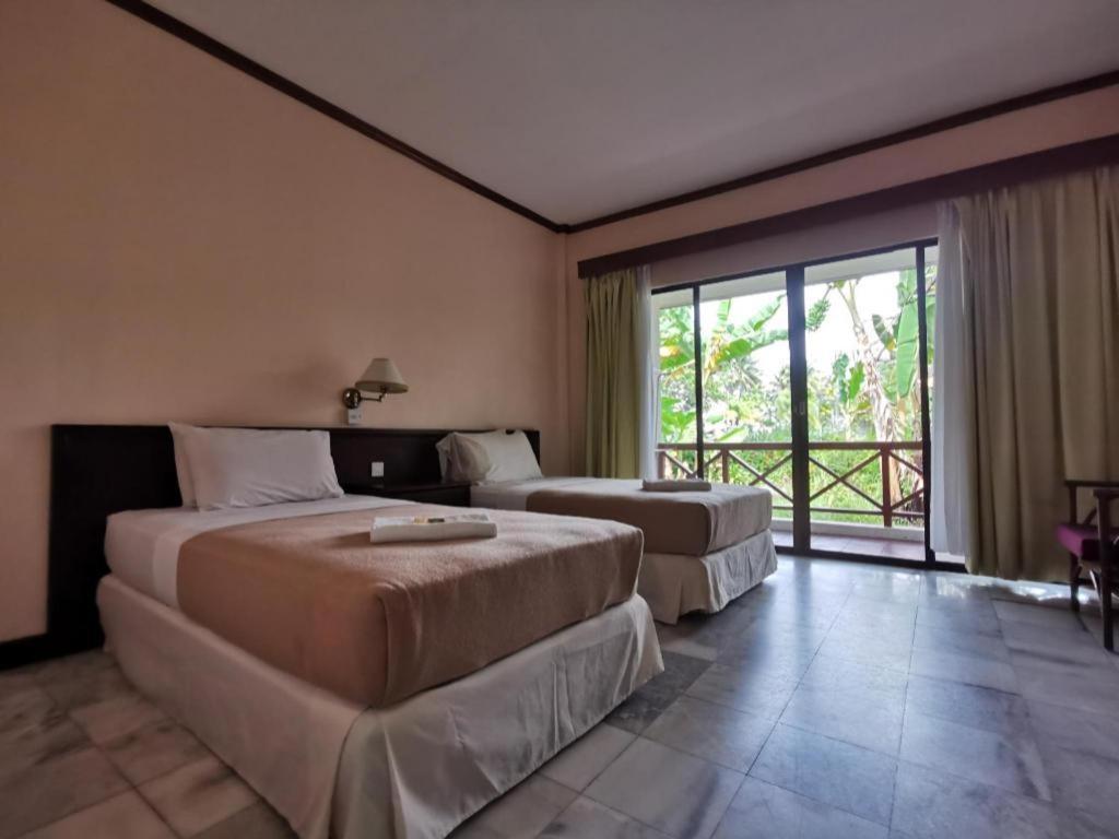 Oyo 89972 Borneo Paradise Beach Hotel コタキナバル エクステリア 写真