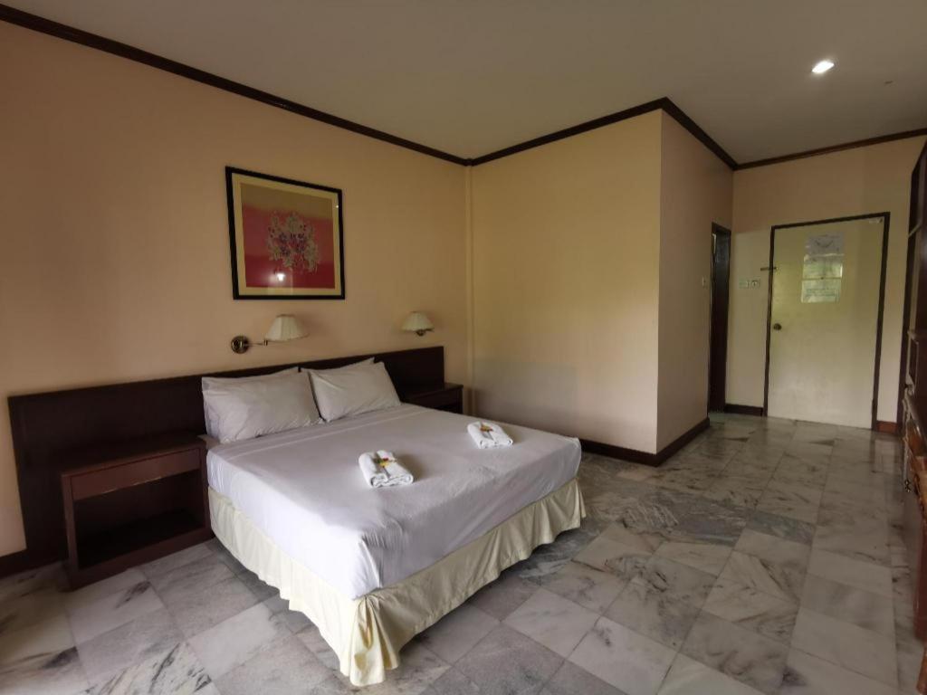 Oyo 89972 Borneo Paradise Beach Hotel コタキナバル エクステリア 写真