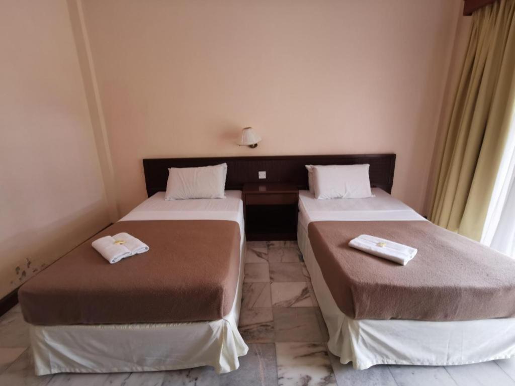 Oyo 89972 Borneo Paradise Beach Hotel コタキナバル エクステリア 写真