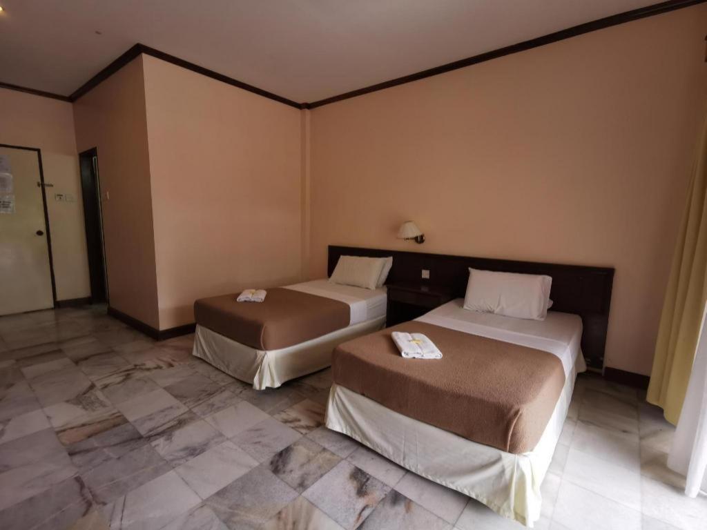 Oyo 89972 Borneo Paradise Beach Hotel コタキナバル エクステリア 写真